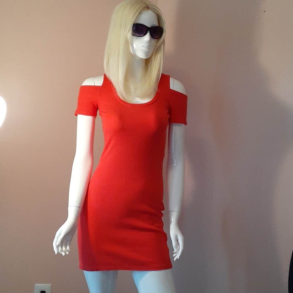 Red,shoulderless dress